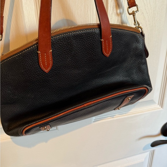 Dooney and Bourke Elegant Black and Brown Leather Handbag - Picture 5 of 10